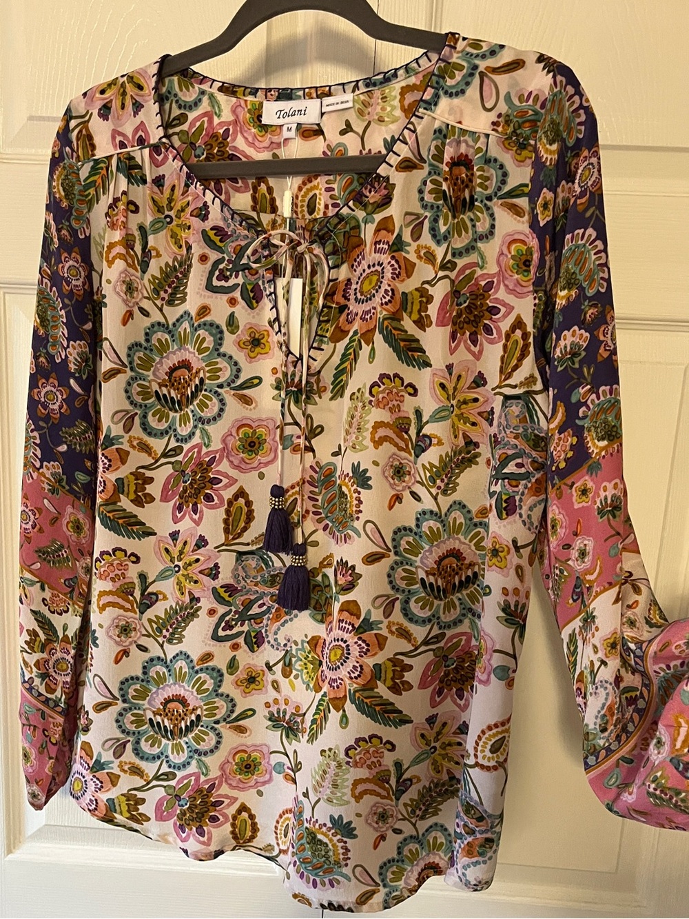 NWT. Tolani 100% silk Janessa Tassel Tie-Front Floral Blouse in Pink / Purple - Picture 2 of 11